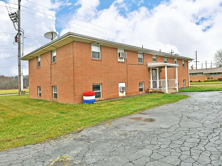 560 Gladys St — Photo 30