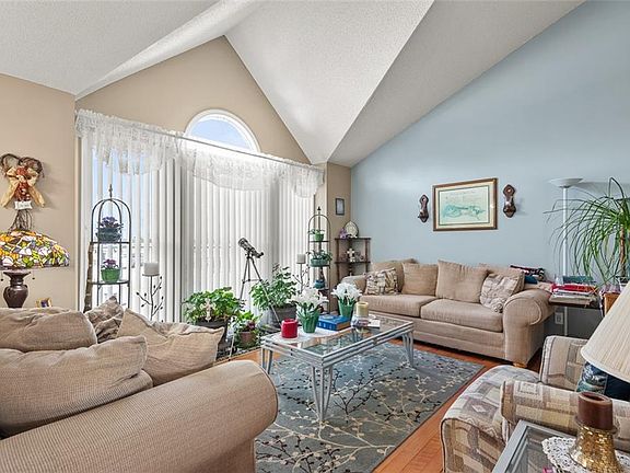 3rd image of 310 W Johnston St