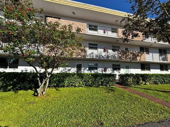 6005 Del Lago Circle #105, Sunrise, FL 33313