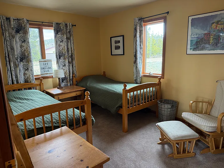 Main level 2 twins. (Bedroom 3)