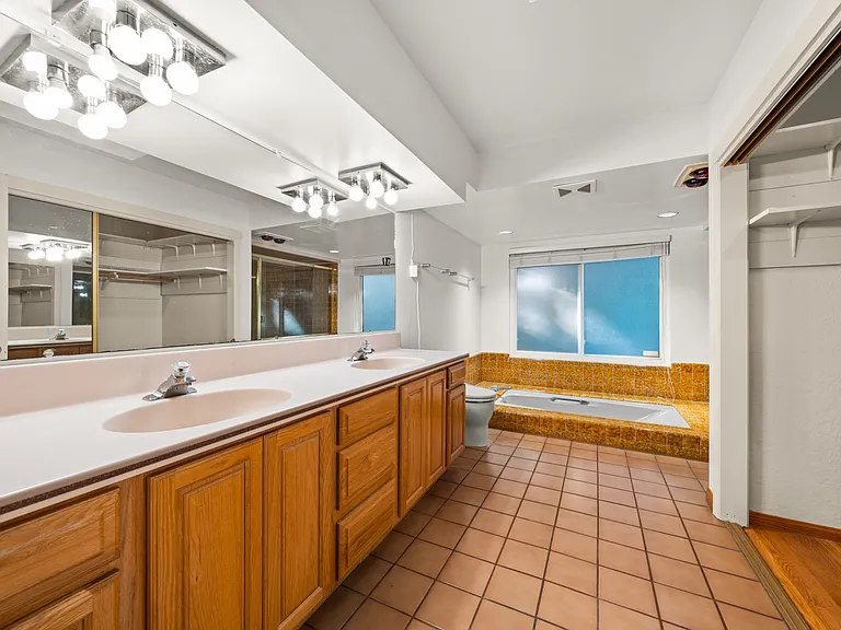 401 Moseley Rd — Photo 9