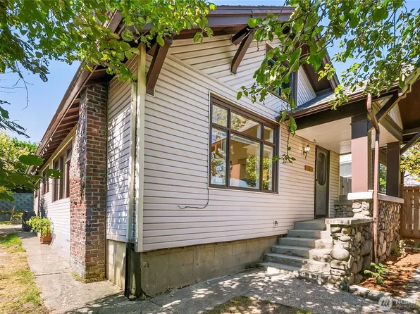 4743 5th Avenue NE, Seattle, WA 98105