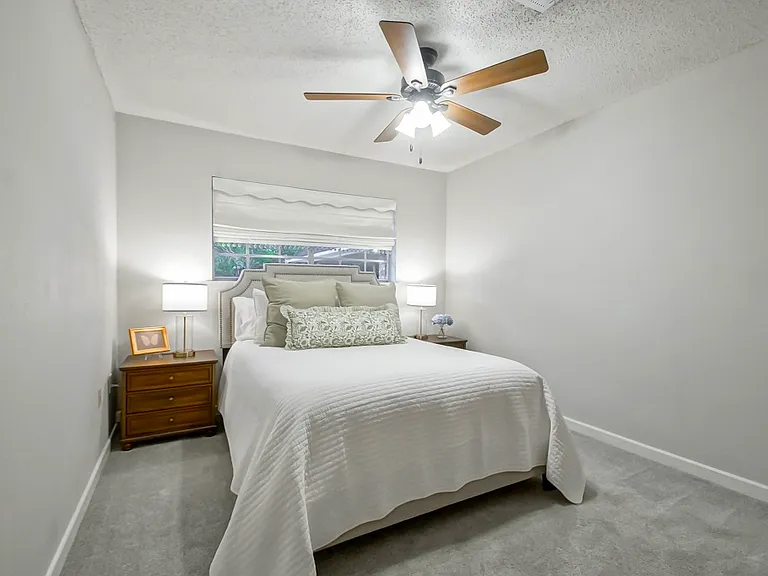 912 N Coventry Dr — Photo 18