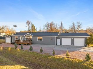 406 Glenn St, Wall, SD 57790