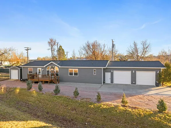 406 Glenn St, Wall, SD 57790