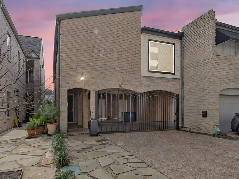 516 S Post Oak Ln #18 — Photo 19