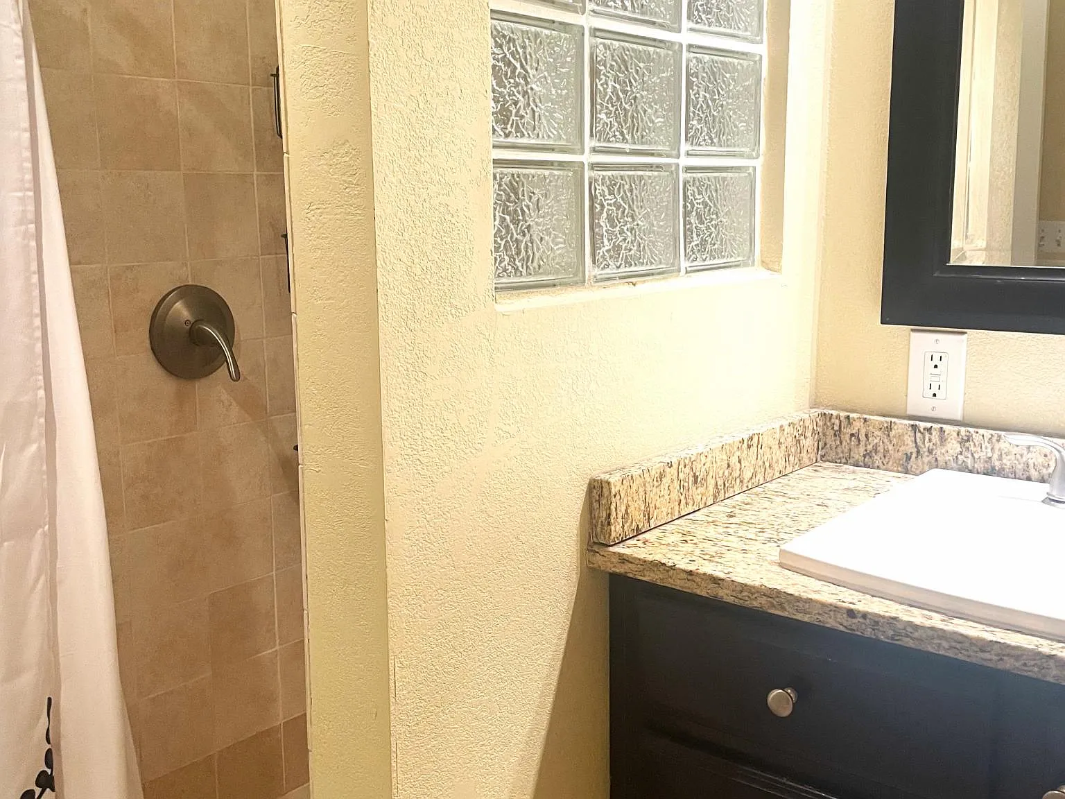 1 bed, 800 sqft, $1,800 — Photo 4