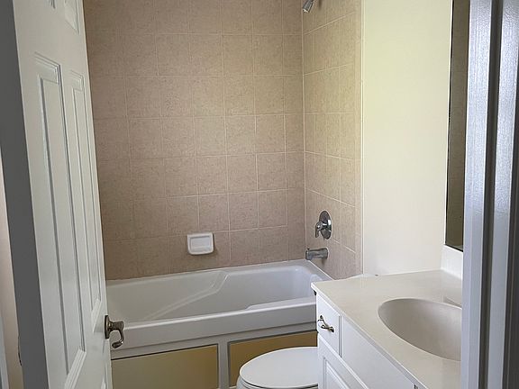 4th image of 3169 Sun Lake Ct APT B