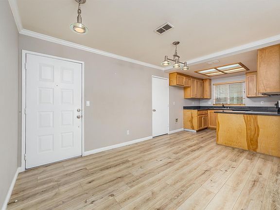 4th image of 9 Sunborg Ct