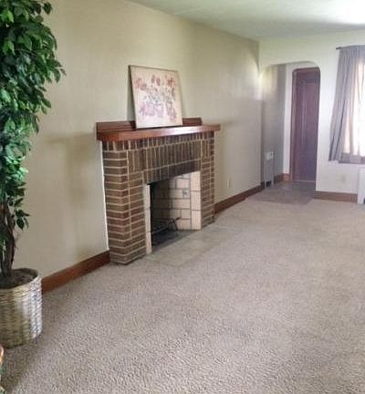 4th image of 481 Wood St