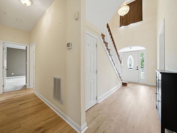 5th image of 201 Bramblewood Cir