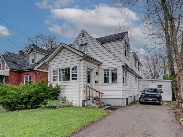 18 Norfolk St N, Hamilton, ON L8S 3K1