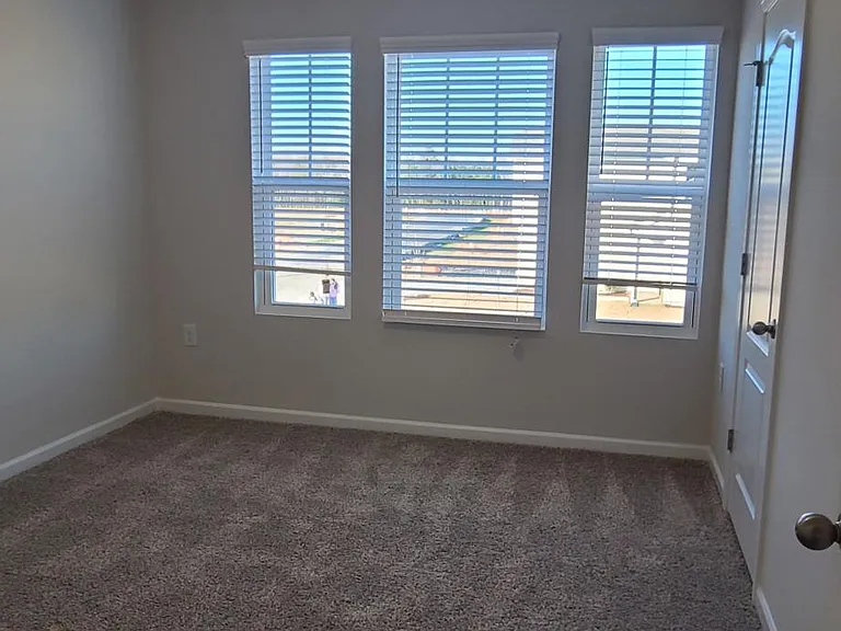 3204 Lake Barkley Way — Photo 6