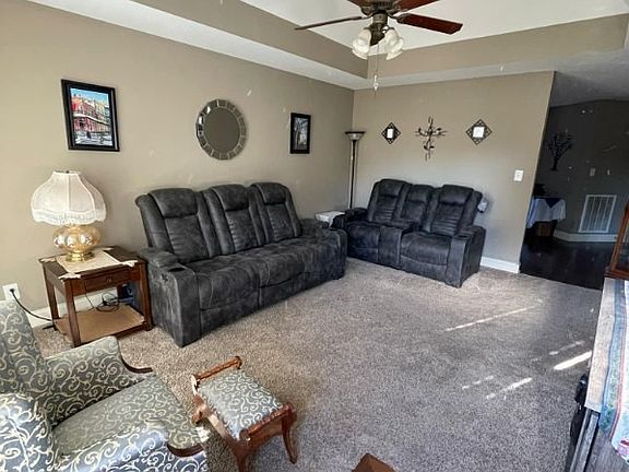 4th image of 586 Woodhaven Dr