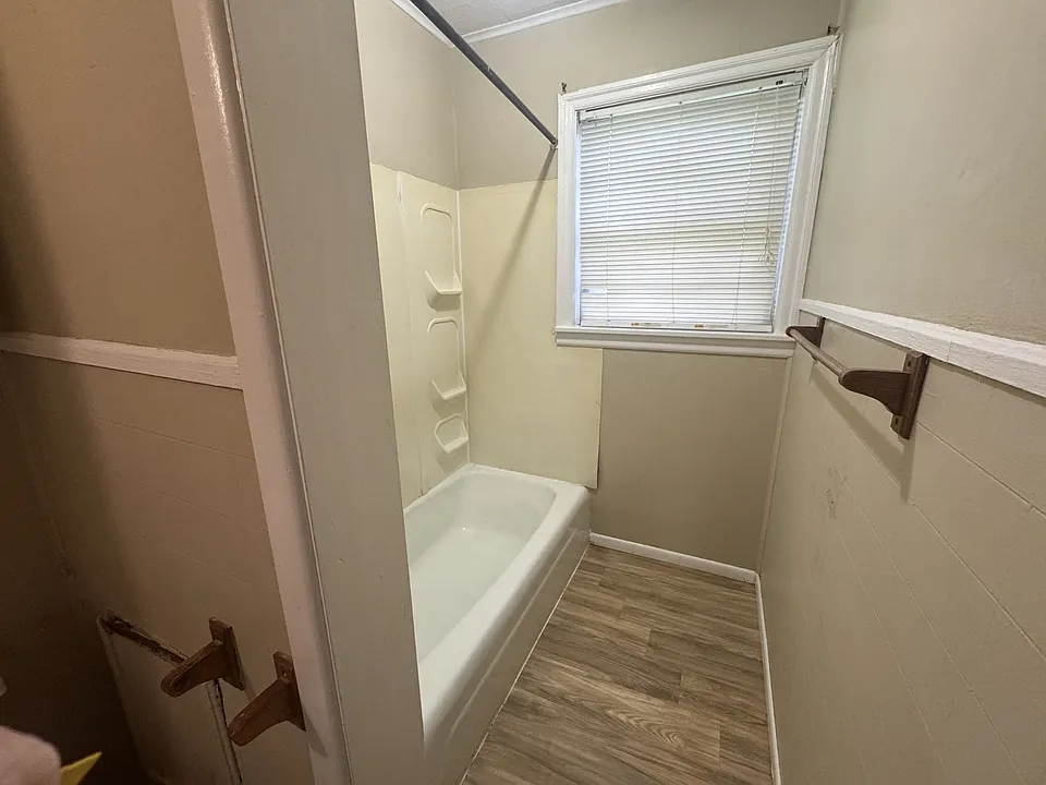 121 Hedstrom Dr