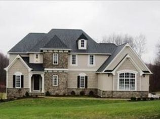 10905 Golden Pond Dr, Chagrin Falls, OH 44023