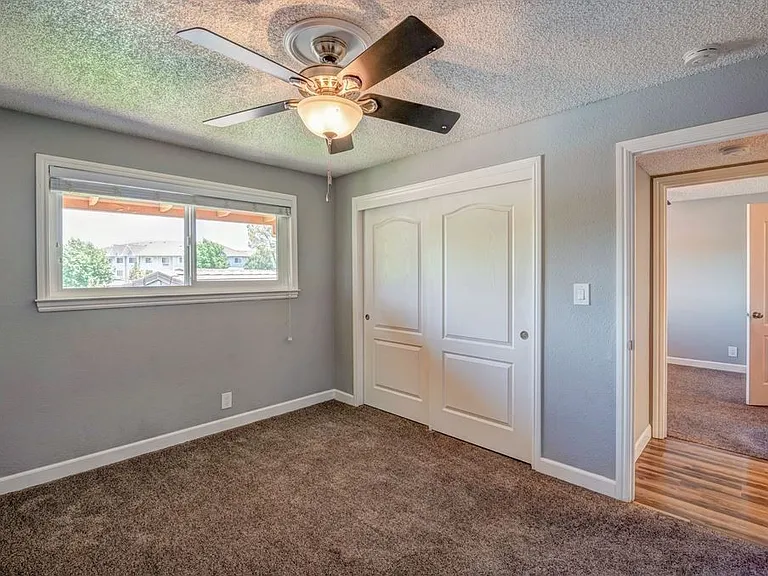 Riverview Condominiums — Photo 9