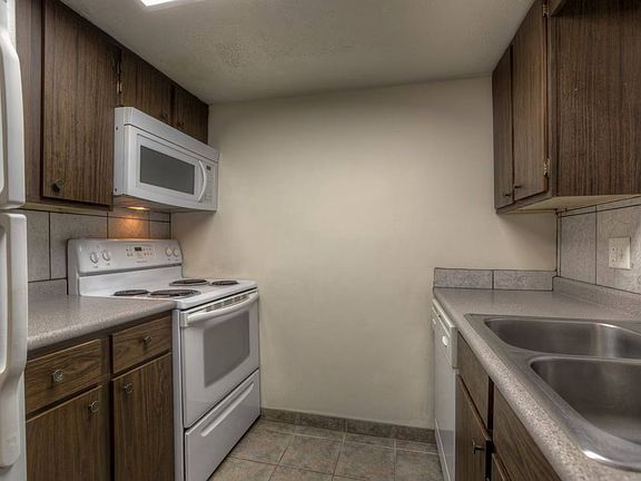 4th image of 102 S 38th St #29
