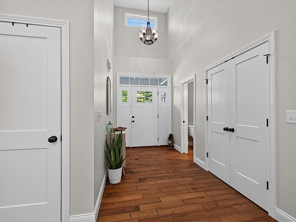 4th image of 953 S Romans Way
