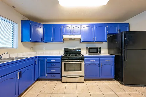 5231 Huntington Dr N Photo 1