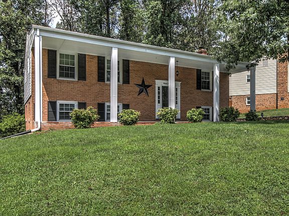 2nd image of 1465 Abbey Cir