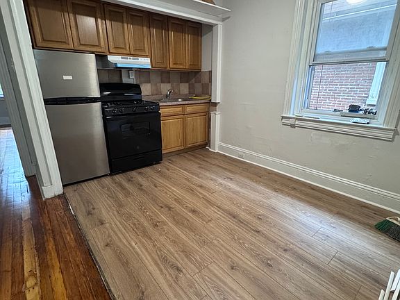 4th image of 4314 Walnut St #3FR