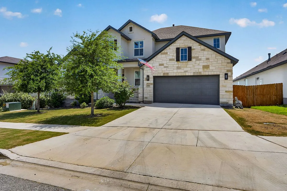 4 bed, 3.5 bath, 3067 sqft, $3,350 — Photo 1