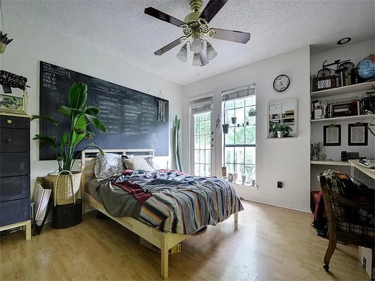 4520 Speedway #B — Photo 8