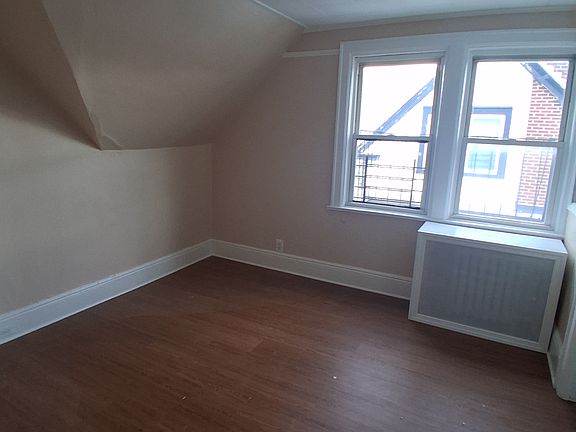 4th image of 20 Beekman Ave #3