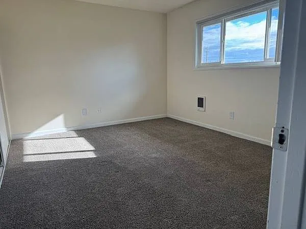 Hawthorne Villa Apartments — Photo 13