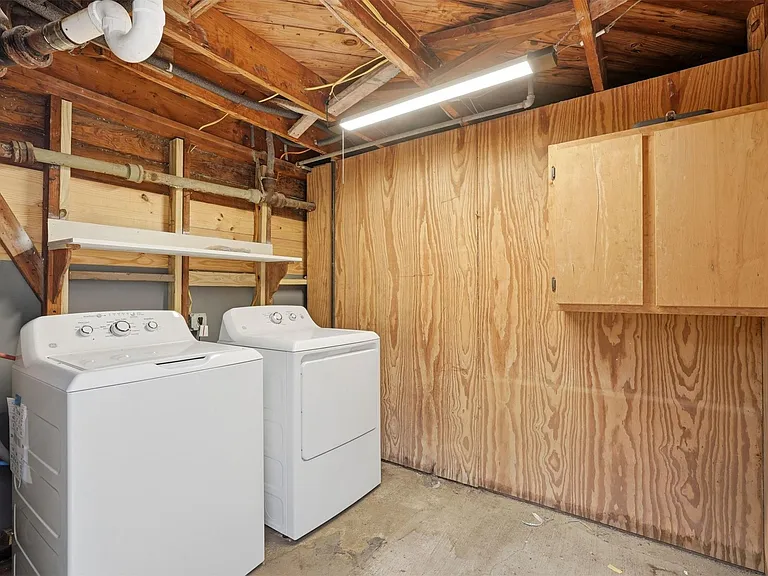 612 1/2 W Alabama St — Photo 26