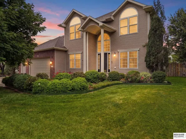 8333 Katrina Ln, Lincoln, NE 68512