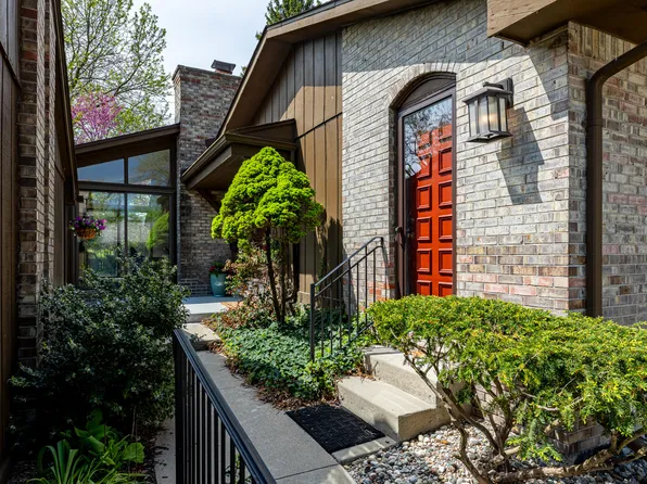 722 Greenhills Dr, Ann Arbor, MI 48105