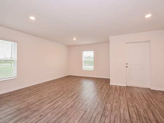 4th image of 148 Blackstone Dr