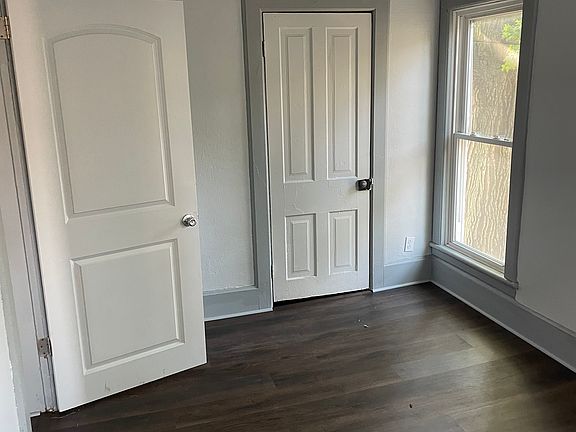 5th image of 324 1/2 S Main St
