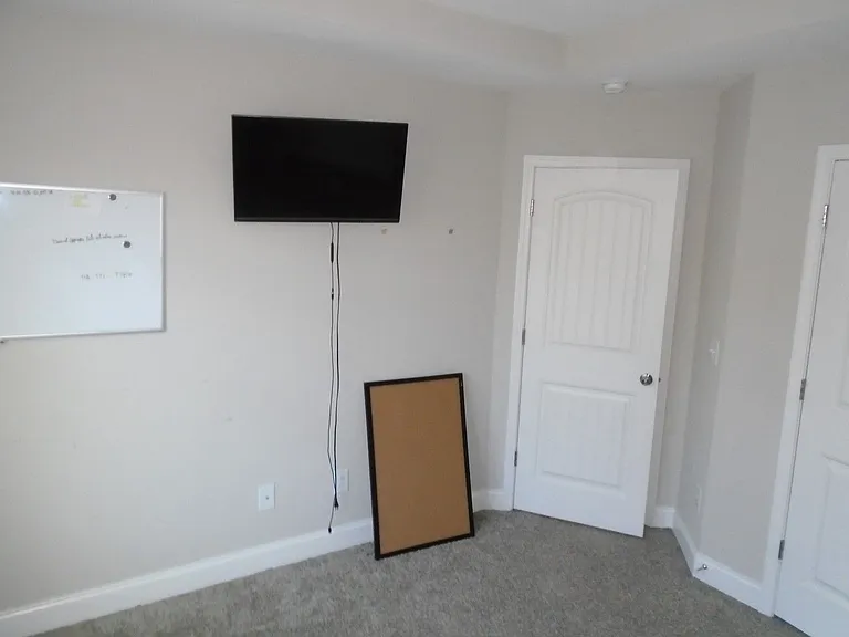 2240 Mannington Dr — Photo 27
