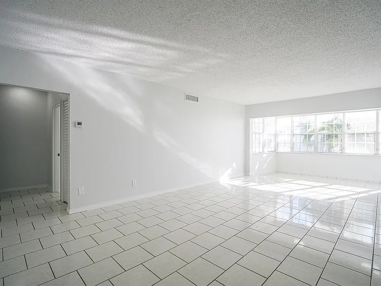1940 Bay Dr #15 — Photo 12