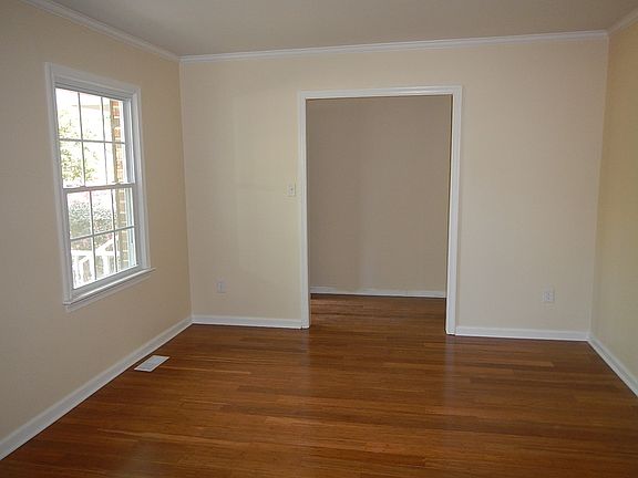 2nd image of 407 Rosewood Ln