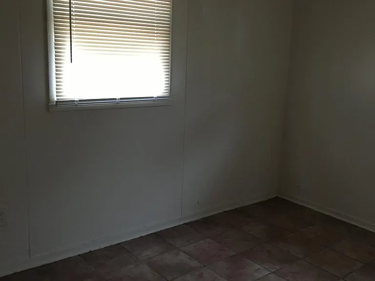 212 Chester St — Photo 5