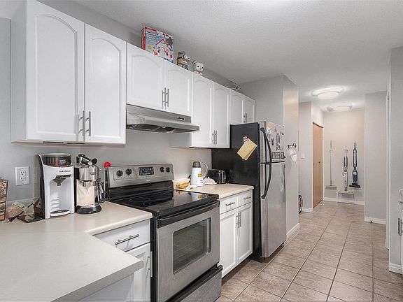 3rd image of 3842 Gordon Dr #130