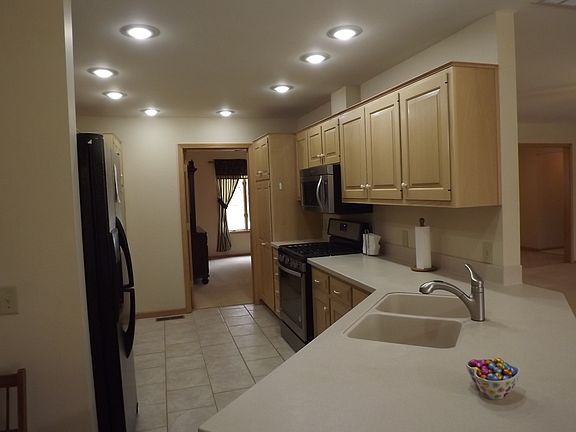 5th image of 309 E Jefferson Ave