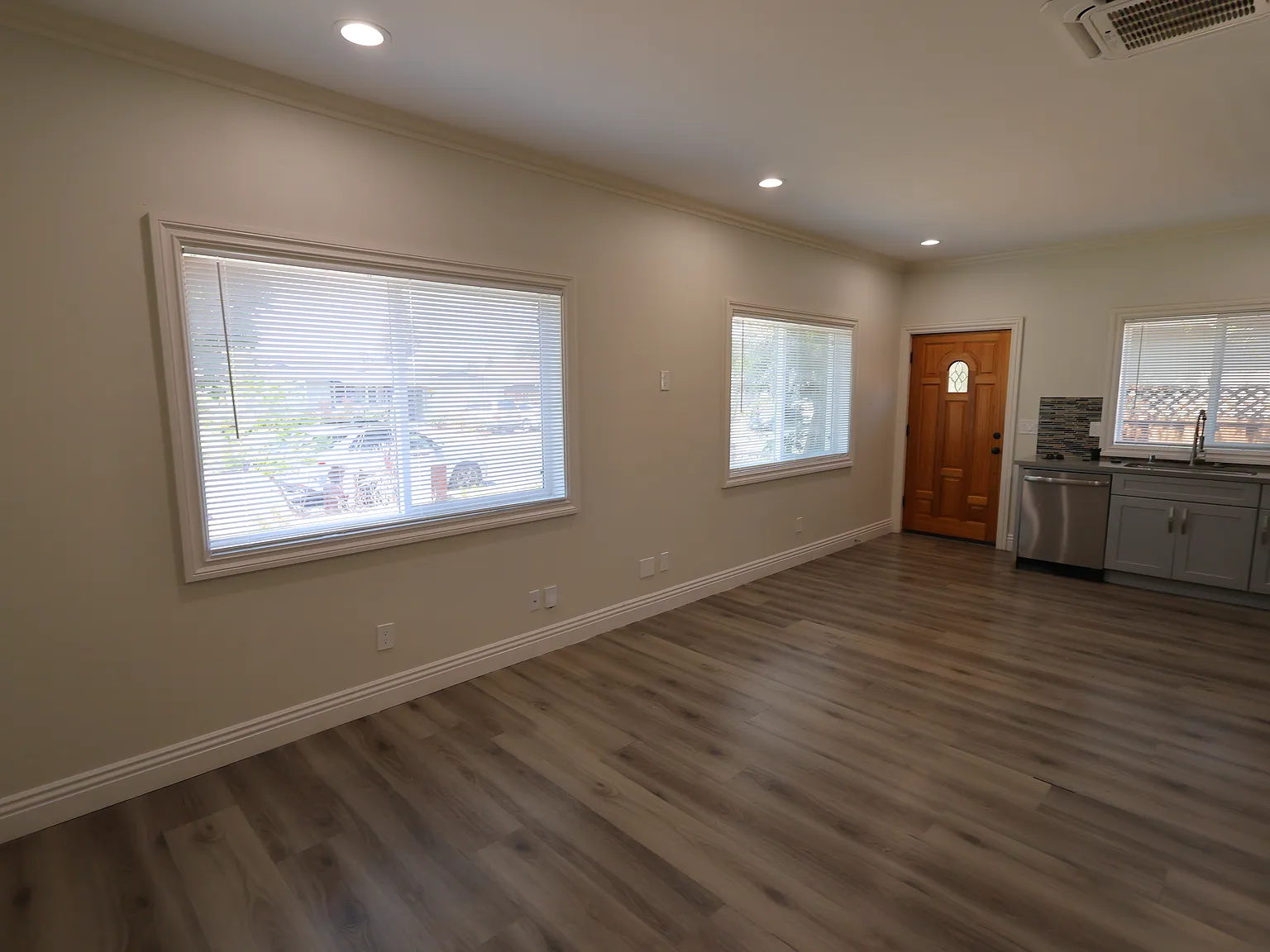 1 bed, 900 sqft, $2,400 — Photo 2