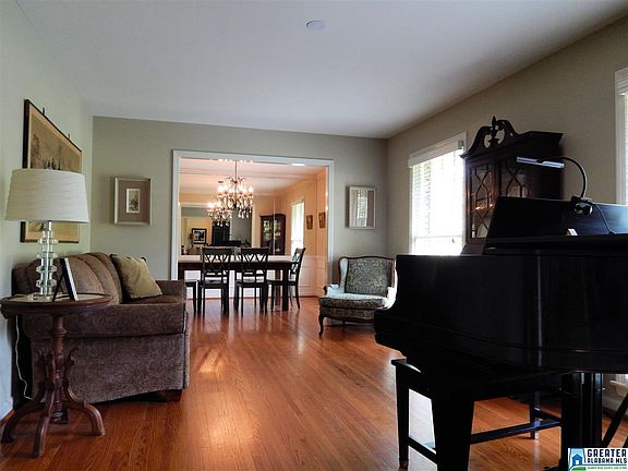 4th image of 356 S Burbank Dr