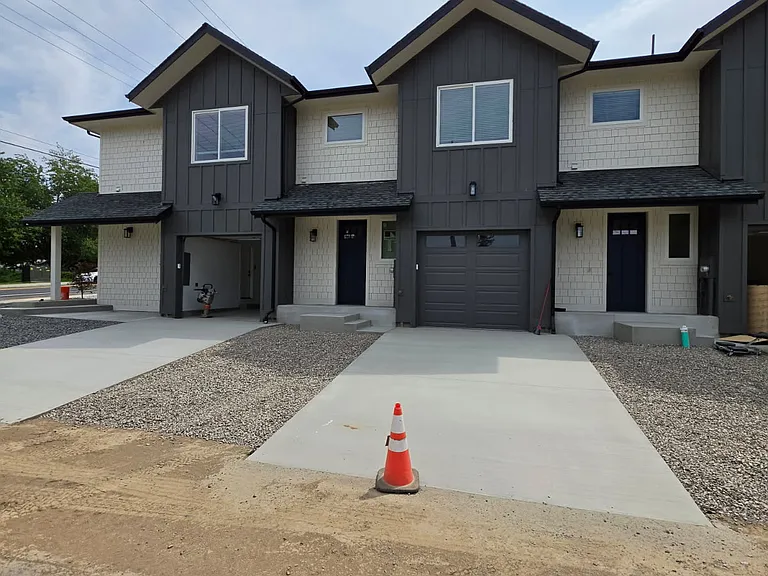 1222 S Miller St — Photo 1