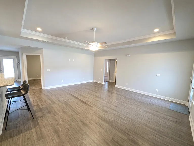 1827 Sundown Dr — Photo 3