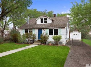 129 Carleton Ave, Islip Terrace, NY 11752