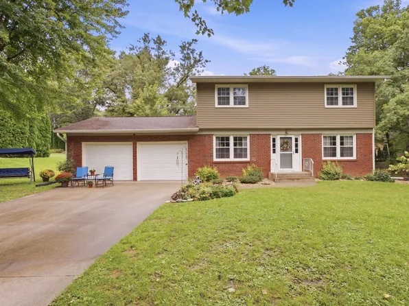 131 Central Park Ave, Geneseo, IL 61254