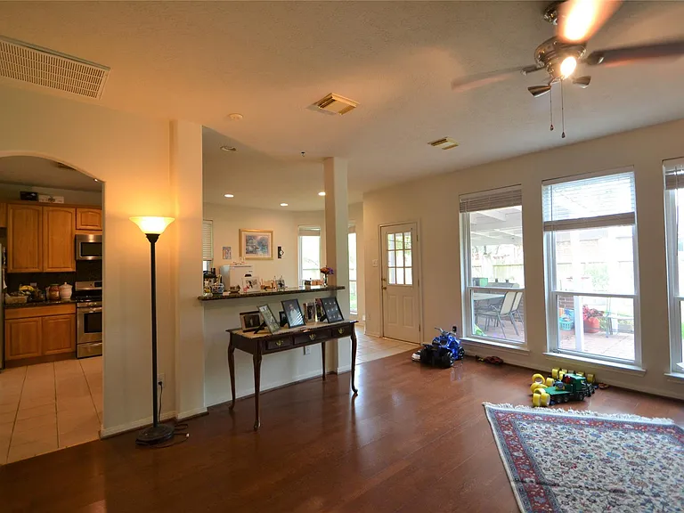 12110 Laurel Ct — Photo 7
