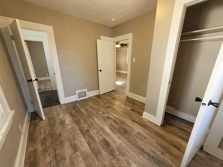 3020 Columbia St — Photo 5