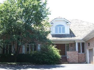 8980 N Enclave Dr, Burr Ridge, IL 60527